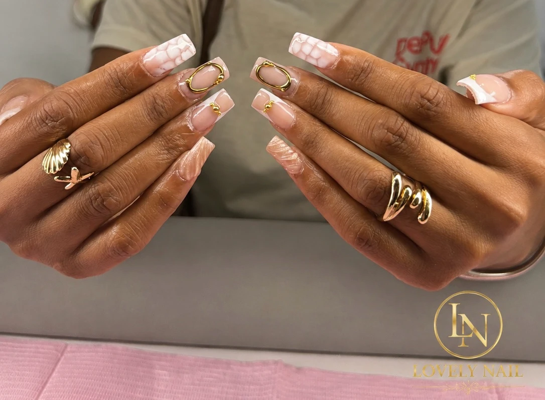 Fall-inspired nail trends for September